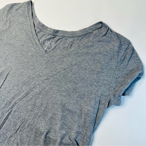 Ingrid and Isabel Maternity T Shirt Womens Large Grey VNeck Stretch Soft Comfort - Picture 3 of 10